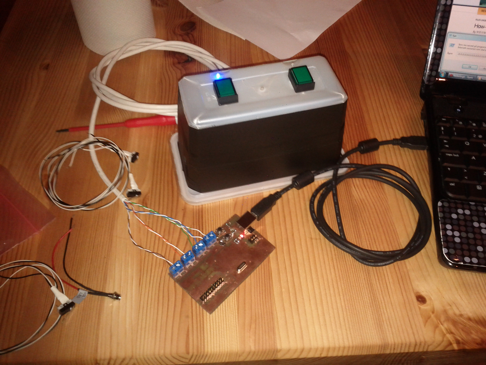 Testing the LaserKey and Temp Box with the computer, and it works fine after some software tweaking :D