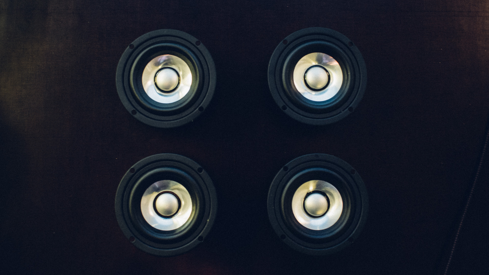 Speaker connection